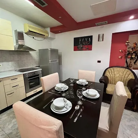 Ajla S Apartamens דירה
